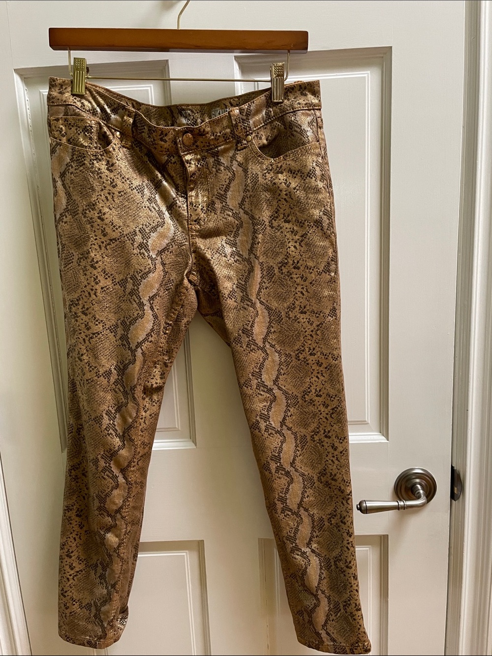 New York & Co Metallic Gold Snake Skin Low Rise Skinny Ankle Pants Size 8